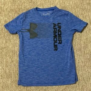 Boys Under Armour light weight shirt in a size Medium!